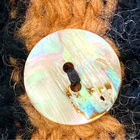 Vintage Chunky Hand Knit Classic Sweater Genuine Abalone Buttons❣️ - Picture 10 of 16
